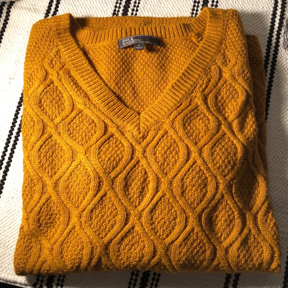 89th & Madison - FALL V-Neck Marigold Sweater Lg